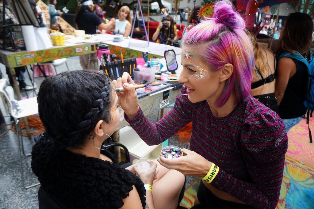 @jamiejanettart creating festival makeup during City Hearts
