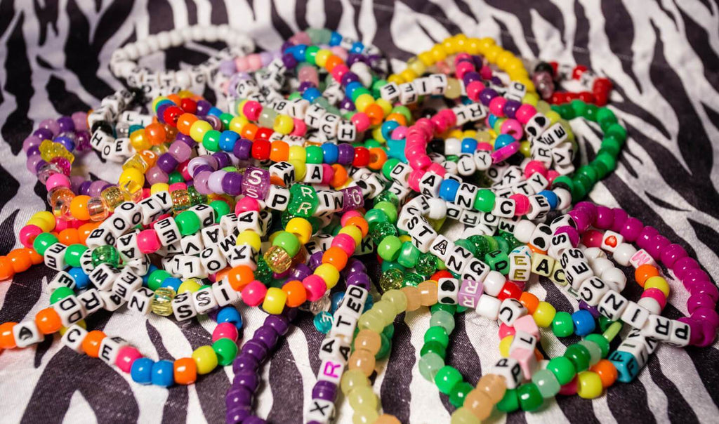 5 Knots Every Kandi Kid Should Know – iHeartRaves