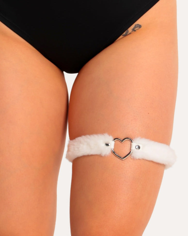 Furry Heart Single Leg Garter-White-Regular-Front--Sarah2---S