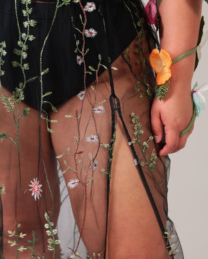 Lace Flowerfields Maxi Skirt-Black/Green-Curve1-Detail--Silvia---1X